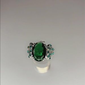 💎Gorgeous Sterling Silver Green Stone Ring